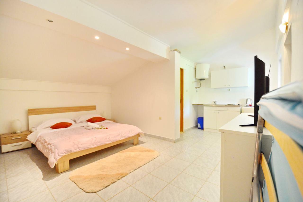Apartmani Maca Sikovo Exteriör bild